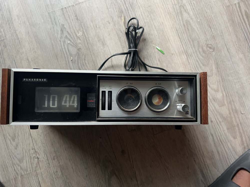 Vintage Panasonic RC-7469 AM/FM Flip Clock Radio
